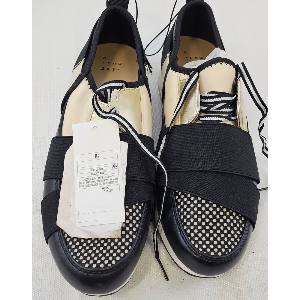 A New Day Black Lacey White Elastic Strap Slip On Sneakers Women's Size 8.5‎
